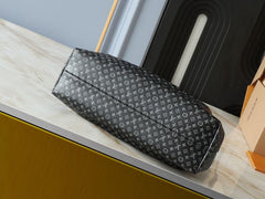 (Pre-Order) Louis Vuitton Monogram Clutch (Replica)