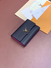 (Pre-Order) Louis Vuitton LV Twist Compact Wallet – Black with Plum Interior (Replica)