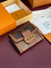 (Pre-Order) Louis Vuitton Daphne Monogram Compact Wallet (Replica)
