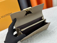 (Pre-Order) Louis Vuitton Capucines Wallet (Replica)