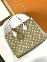 (Pre-Order) Louis Vuitton OnTheGo MM – Khaki Beige Monogram (Replica)