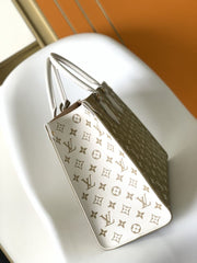 (Pre-Order) Louis Vuitton OnTheGo MM – Khaki Beige Monogram (Replica)