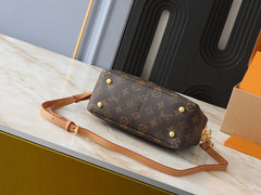 (Pre-Order) Louis Vuitton Bloom Pouch (Replica)