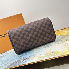 (Pre-Order) Louis Vuitton Toiletry Pouch (Replica)