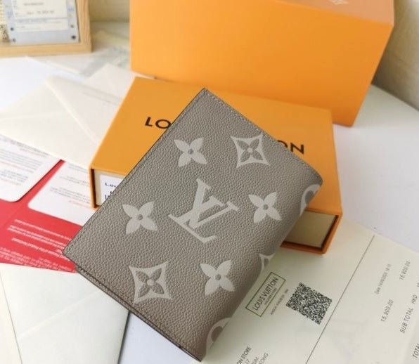 (Pre-Order) Louis Vuitton Passport Cover (Replica)