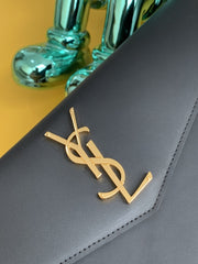 (Pre-Order) SAINT LAURENT ENVELOPE CLUTCH (Replica)