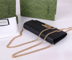 (Pre-Order) Gucci Padlock Signature Embossed Chain Wallet – Black & Red (Replica)