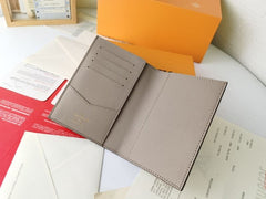 (Pre-Order) Louis Vuitton Passport Cover (Replica)