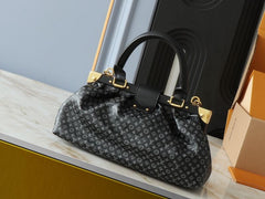 (Pre-Order) Louis Vuitton Monogram Clutch (Replica)