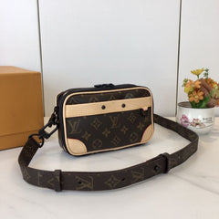 (Pre-Order) Louis Vuitton Alpha Wearable Wallet (Replica)