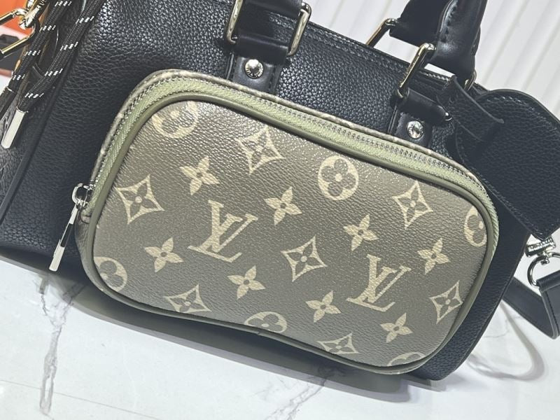 (Pre-Order) LOUIS VUITTON
Pocket-Detail Keepall Bandoulière 25 Bag (Replica)