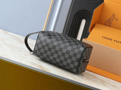 (Pre-Order) Louis Vuitton Dopp Kit Toilet Pouch (Replica)