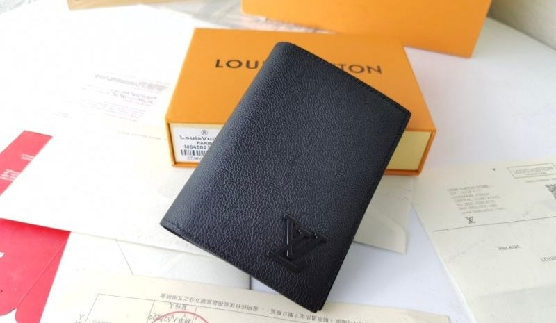 (Pre-Order) Louis Vuitton passport cover (Replica)