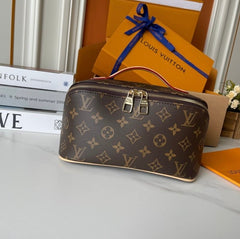 (Pre-Order) Louis Vuitton Toiletry Bag (Replica)