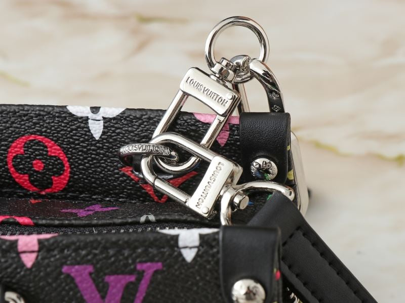 (Pre-Order)Louis Vuitton LV x TM OnTheGo East West Chain (Replica)