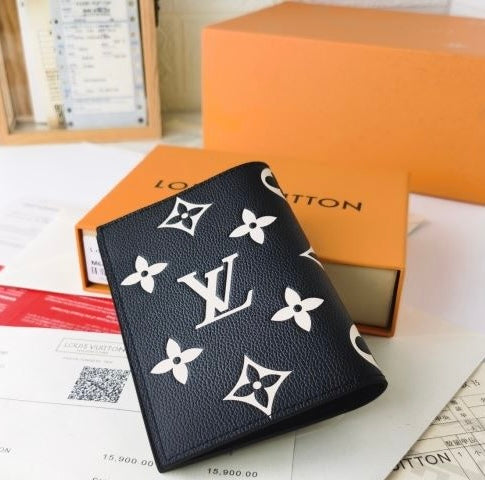 (Pre-Order) Louis Vuitton Passport Cover (Replica)