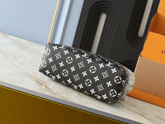 (Pre-Order) Louis Vuitton Cosmetic Pouch GM (Replica)