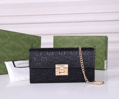 (Pre-Order) Gucci Padlock Signature Embossed Chain Wallet – Black & Red (Replica)