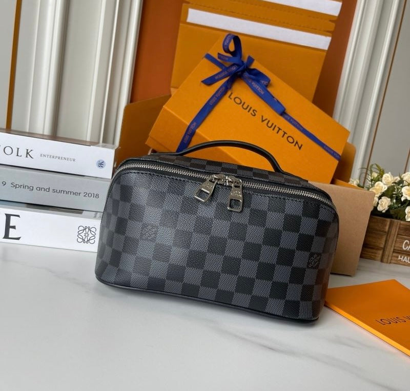 (Pre-Order) Louis Vuitton Toiletry Bag (Replica)